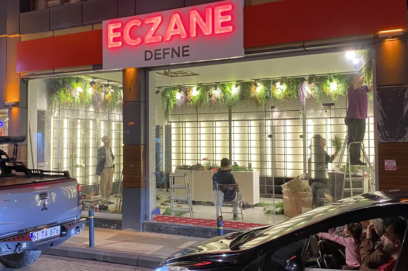 Defne Eczanesi Meydan