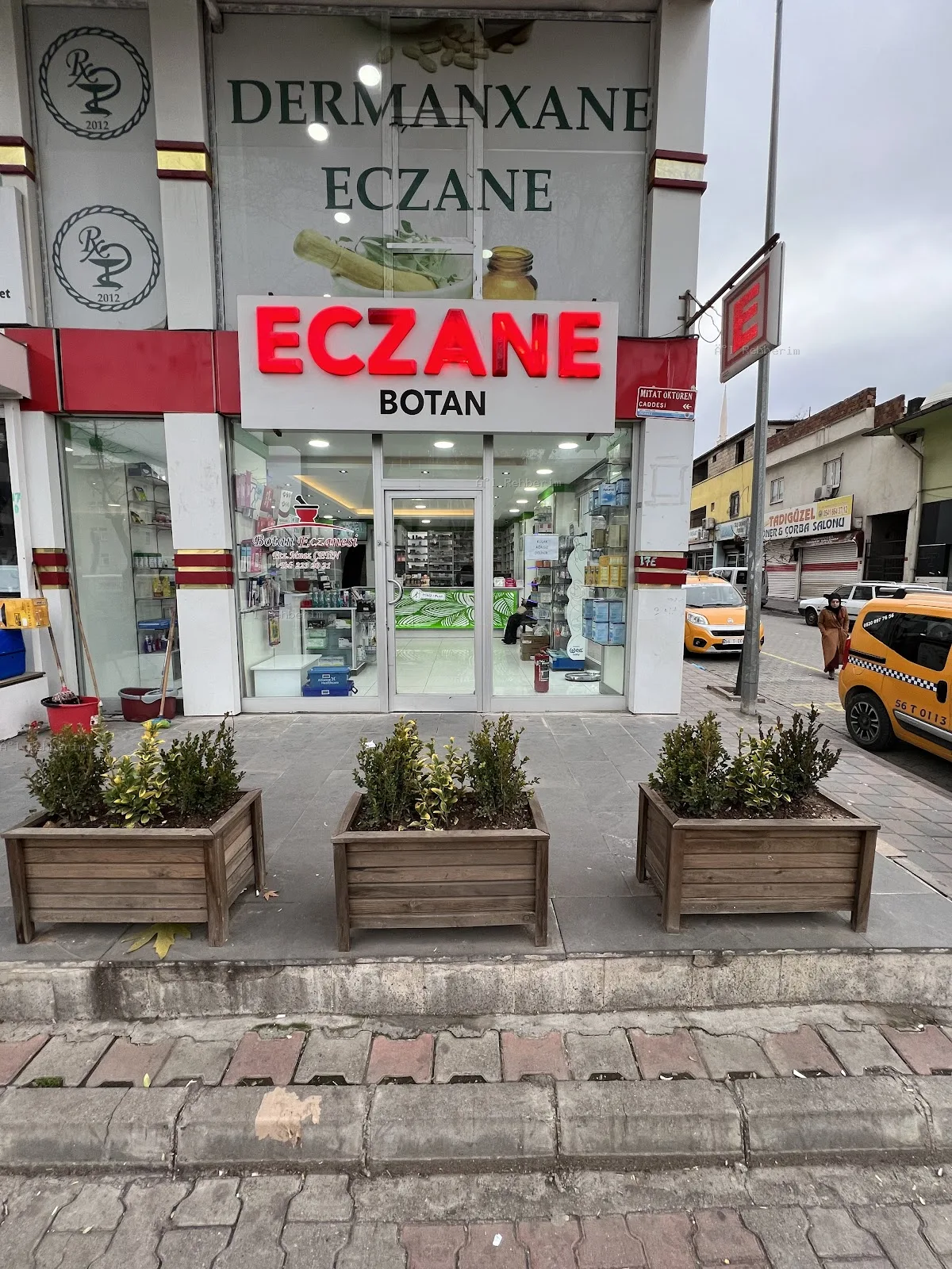 Botan Eczanesi