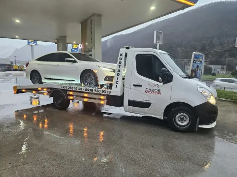 cadde oto kurtarıcı ve çekici