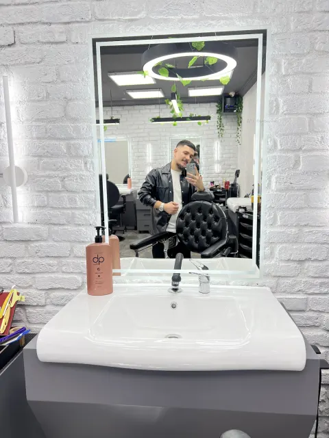 OĞUZ KINALI HAIR ARTIST ( ERKEK KUAFÖRÜ)