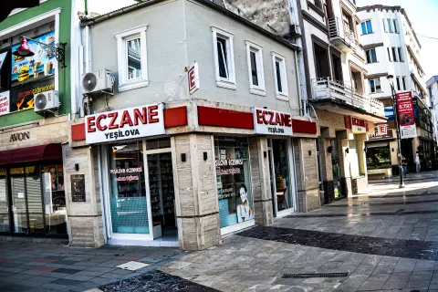 Yeşilova Eczanesi