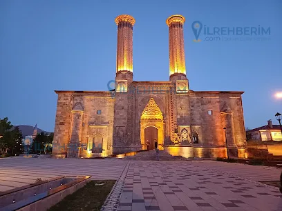 Çifte Minareli Medrese