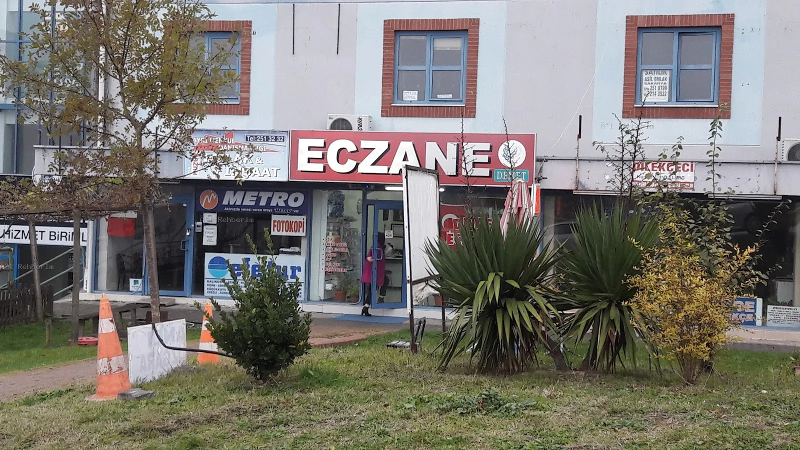 Demet Eczanesi